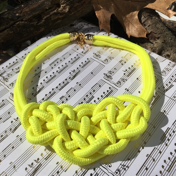 Yellow bib necklace - Picture 5 of 7